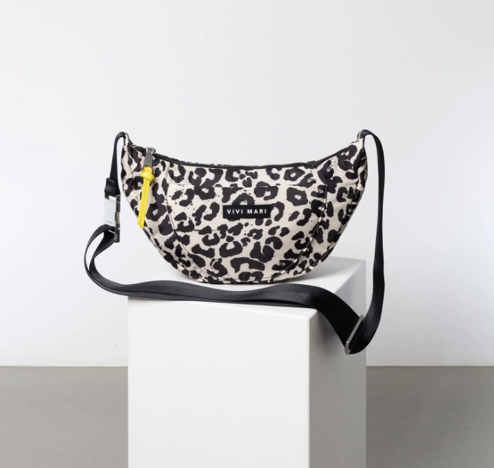 Padded Hip Bag Medium | Leo Black/Sand