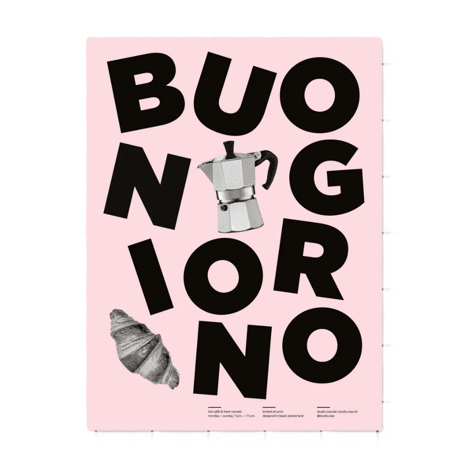 Typografie-Poster A3 mit Schriftzug „Buongiorno“ in schwarzen Buchstaben und Croissant und Espressokanne auf rosafarbenem Offsetpapier (300 g/m²), Studio Ciao Design