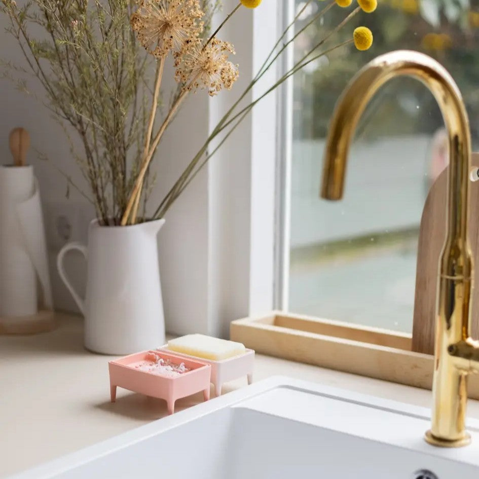 Seifenablage Bubble Buddy in Millennial Pink von foekje fleur bei Frau Rabe im Concept Store Die Halle