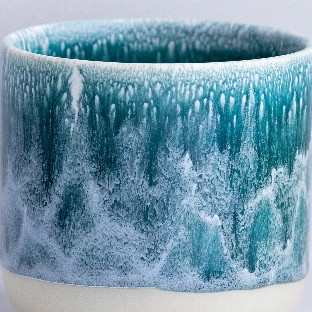 Quench Cup von Studio Arhoj in der Farbe Andromeda Green bei Frau Rabe im Concept Store Die Halle