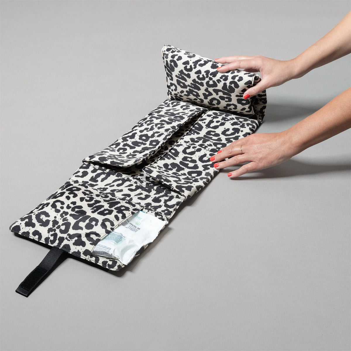 Baby Wickelmatte | Leo Splashes Leo Black/Sand