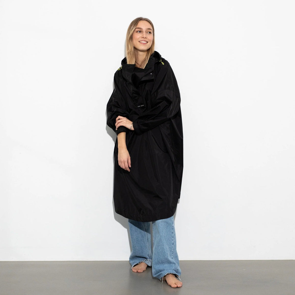 Regenponcho Uni in der Farbe black von Vivi Mari bei Frau Rabe