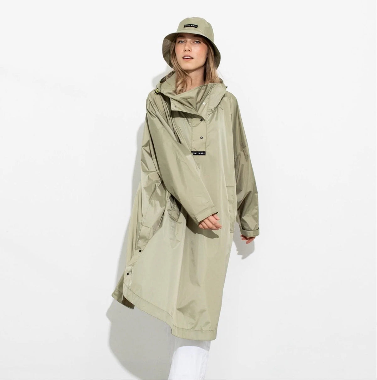 Regenponcho Uni in der Farbe pale olive von Vivi Mari bei Frau Rabe