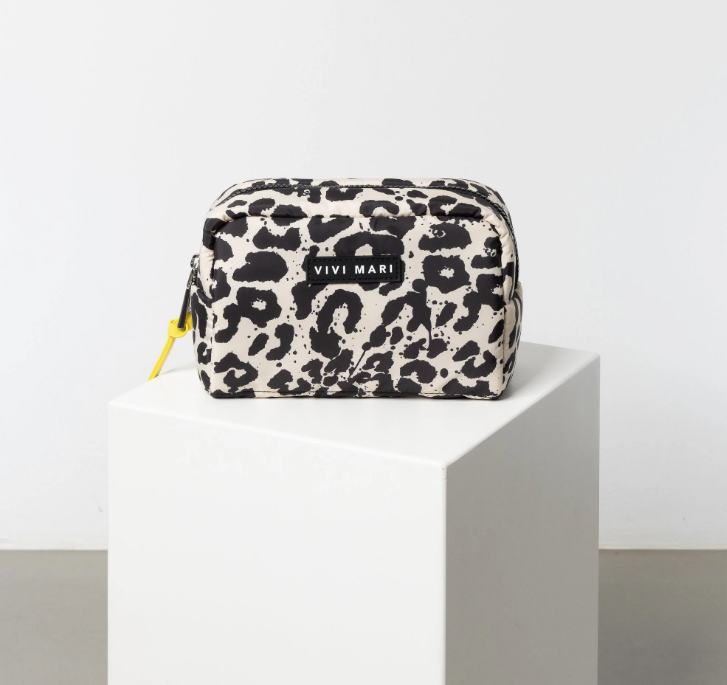 Toiletry Bag Small | Leo Splashes Black/Sand