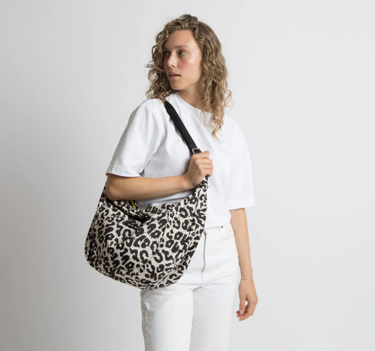 Padded Hip Bag Oversized | Leo Black/Sand