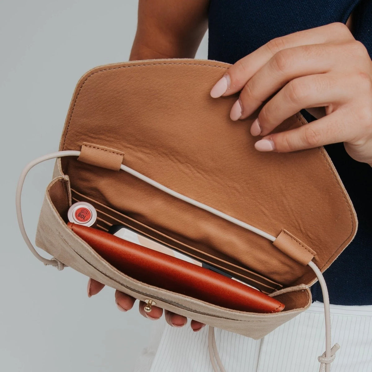 Cute Clutch | Suede Caramelo
