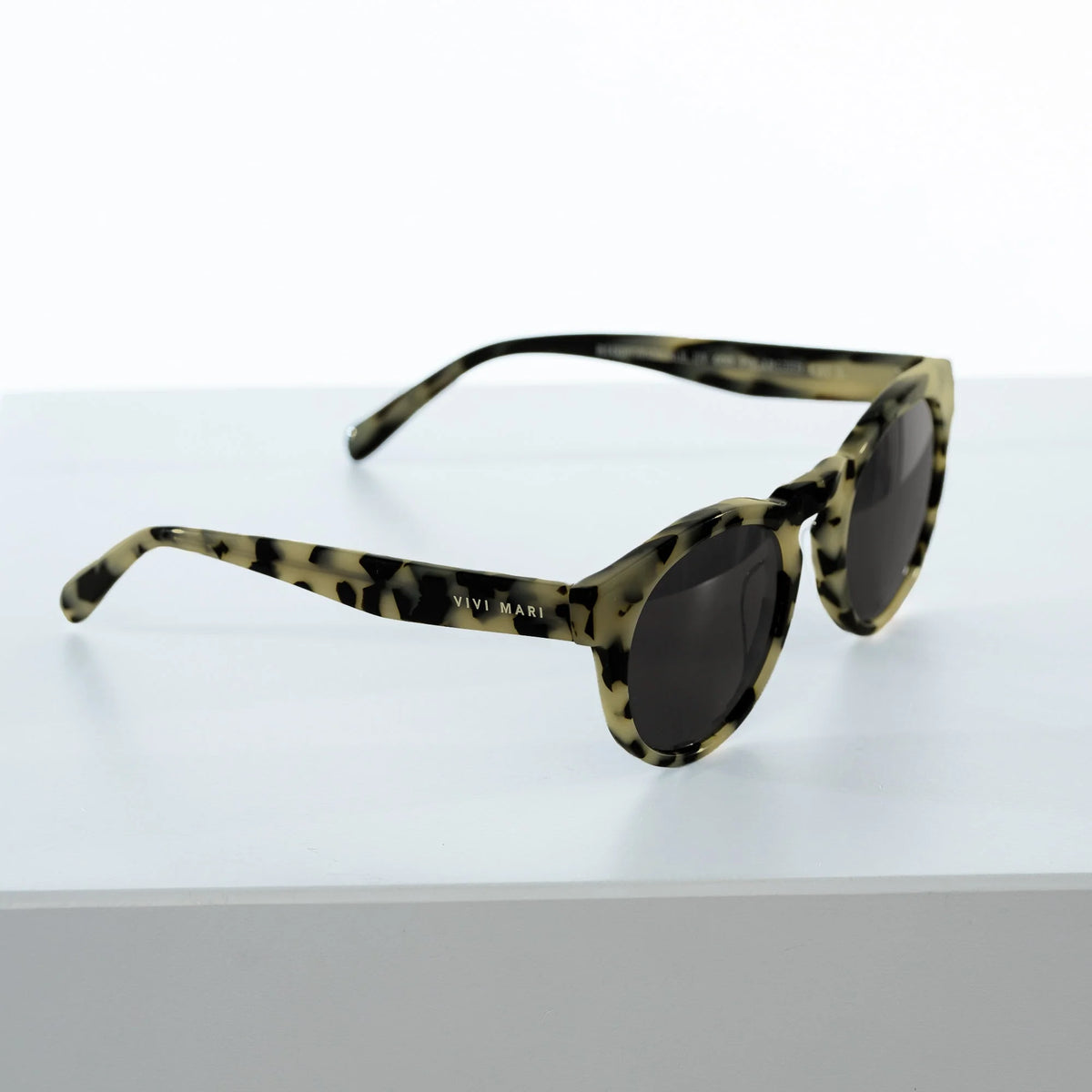 Sonnenbrille Kiss the Sun | leo black/olive