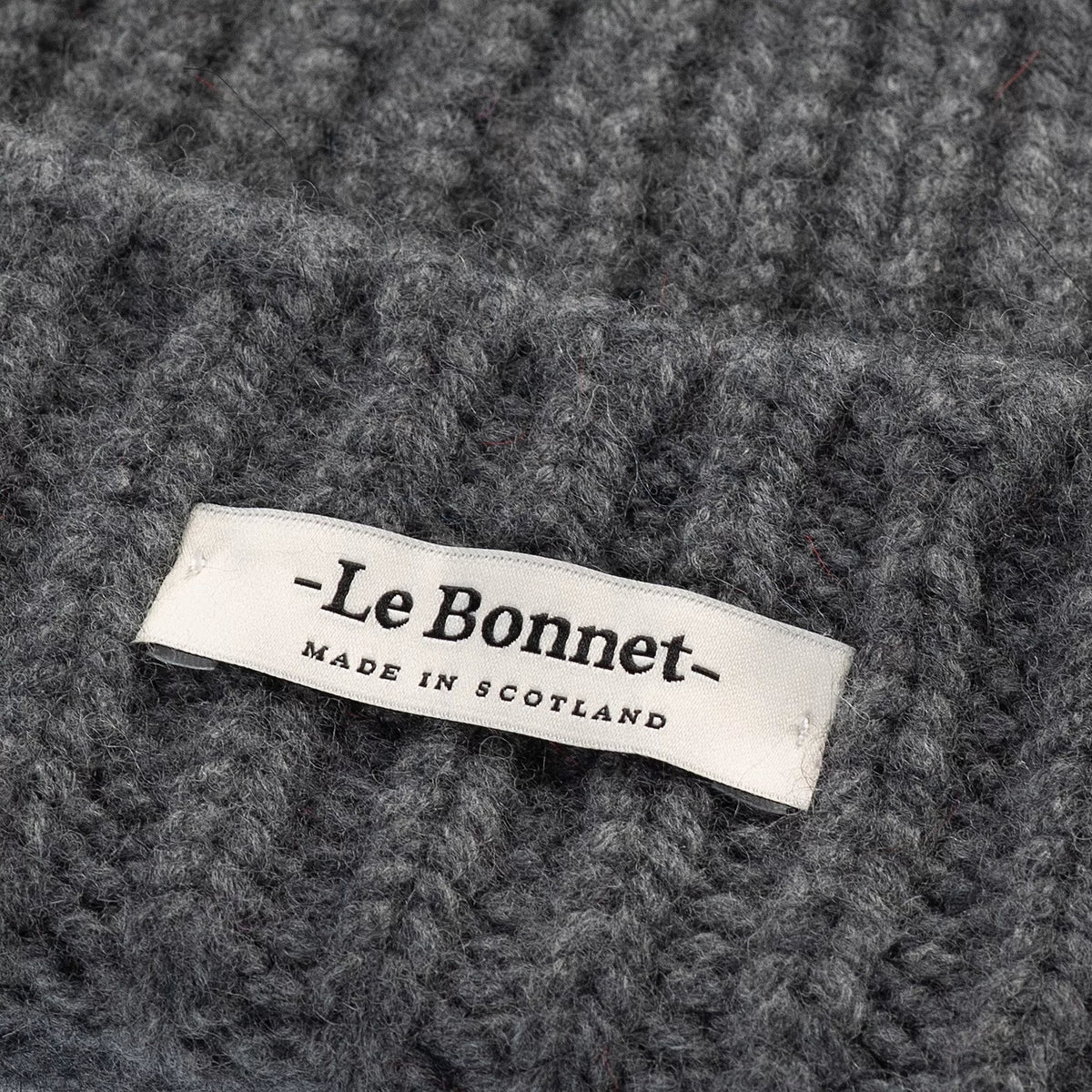 Beanie Logo in der Farbe Slate Grey von Le Bonnet bei Frau Rabe im Concept Store Die Halle