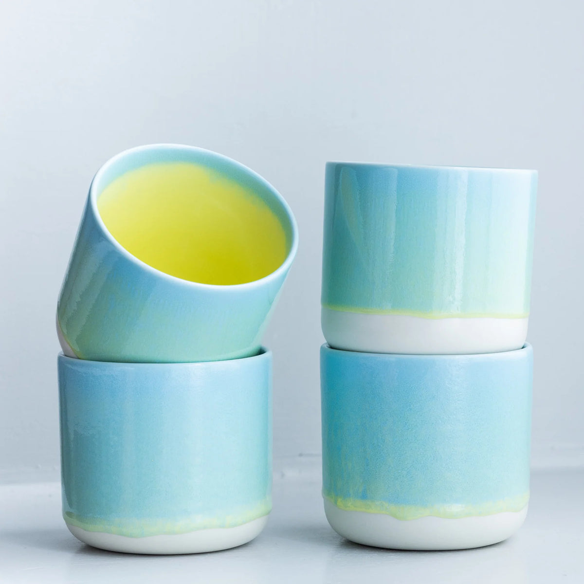 Quench Cup von Studio Arhoj in der Farbe Yellow Snapper bei Frau Rabe im Concept Store Die Halle