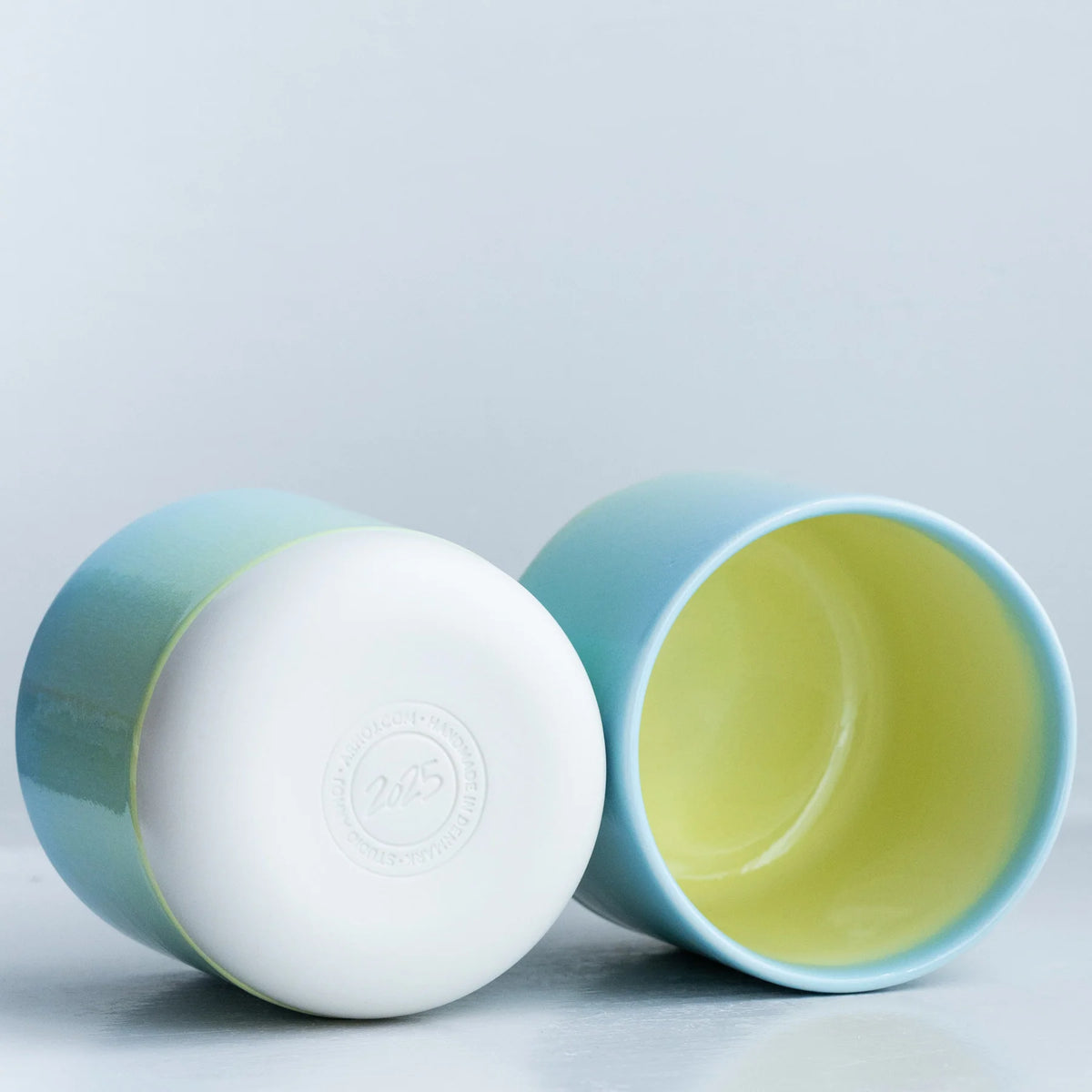 Quench Cup von Studio Arhoj in der Farbe Yellow Snapper bei Frau Rabe im Concept Store Die Halle