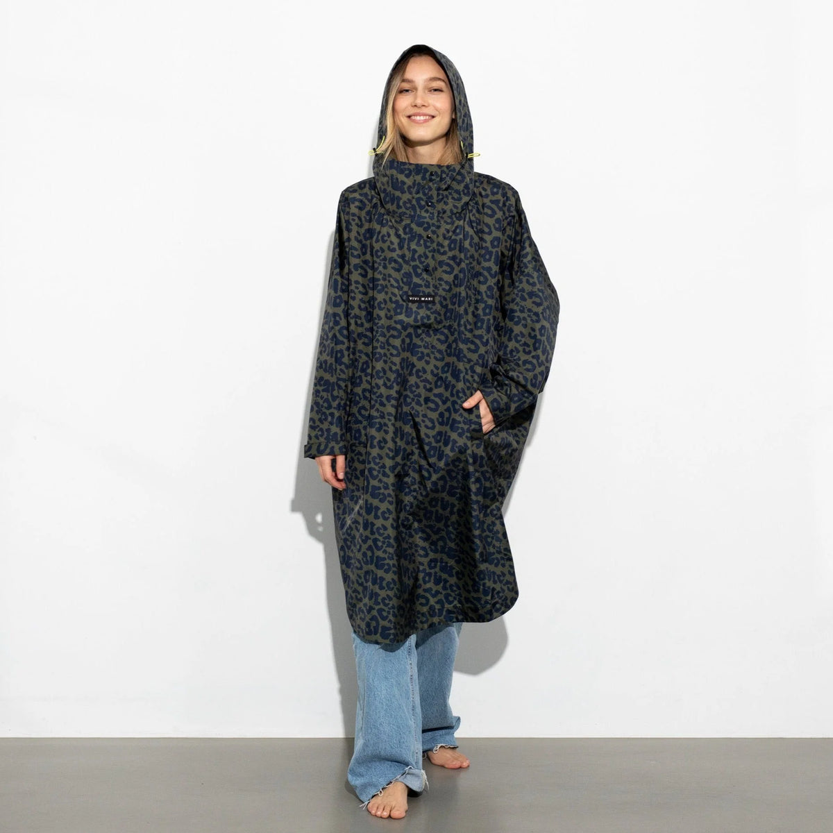 Regenponcho Leo Splashes in der Farbe Navy / olive von Vivi Mari bei Frau Rabe