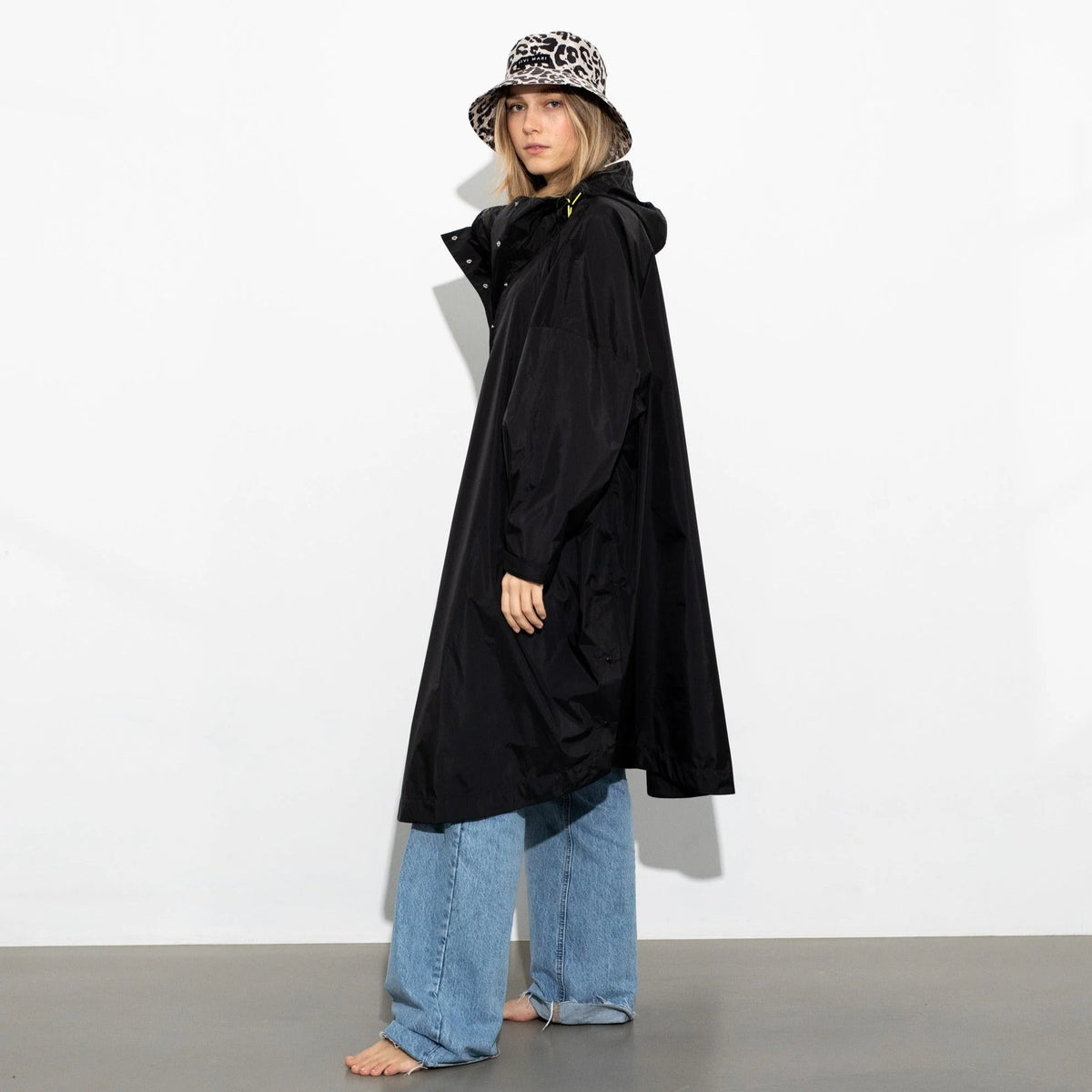 Regenponcho Uni in der Farbe black von Vivi Mari bei Frau Rabe