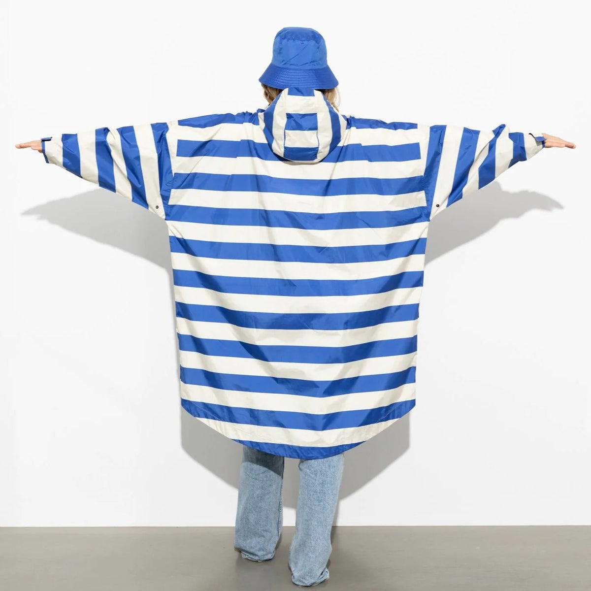 Regenponcho Bold Stripes | blue/sand